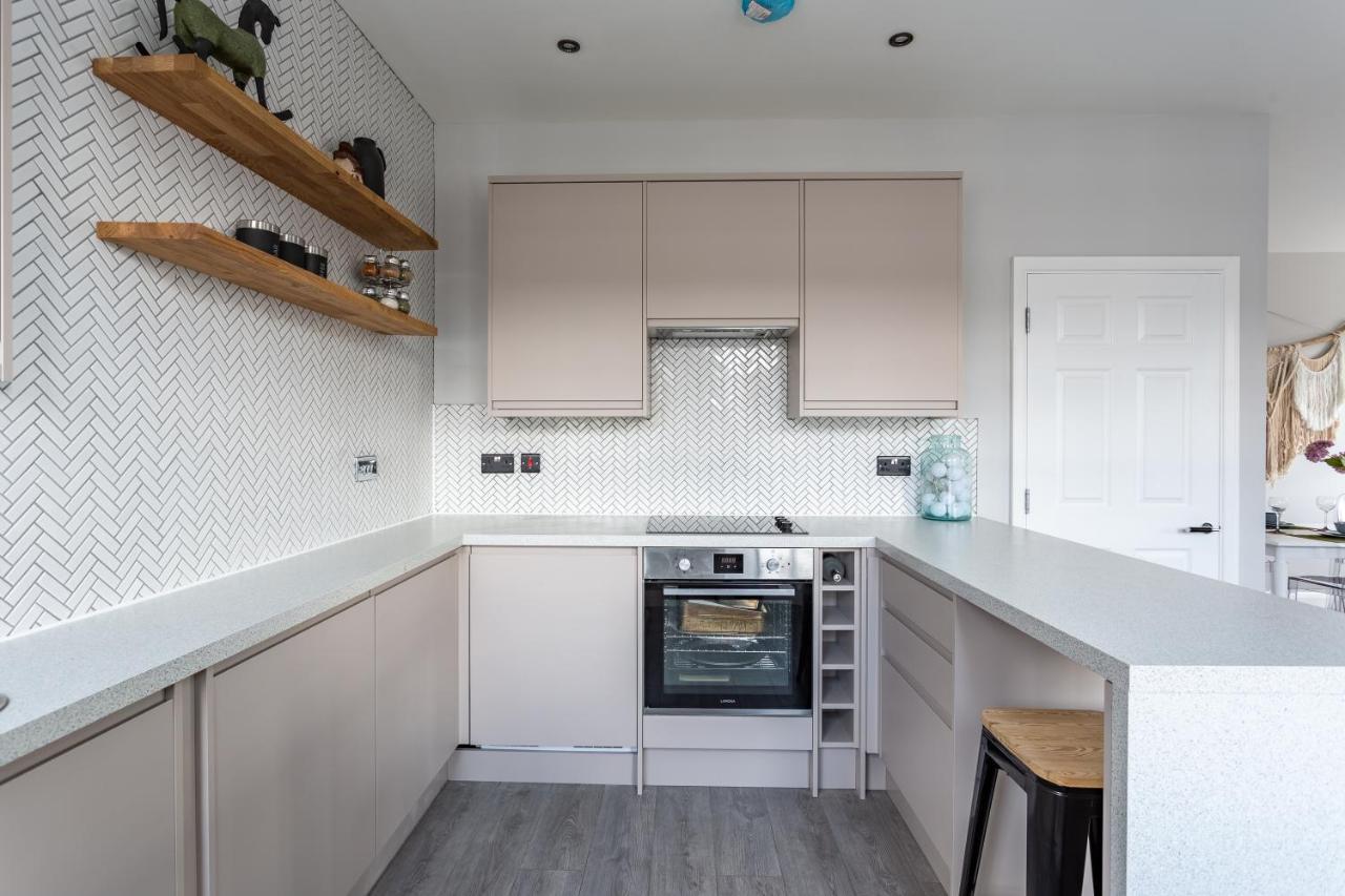 2 Bedroom Apartments With Sofa Bed In Southend מראה חיצוני תמונה